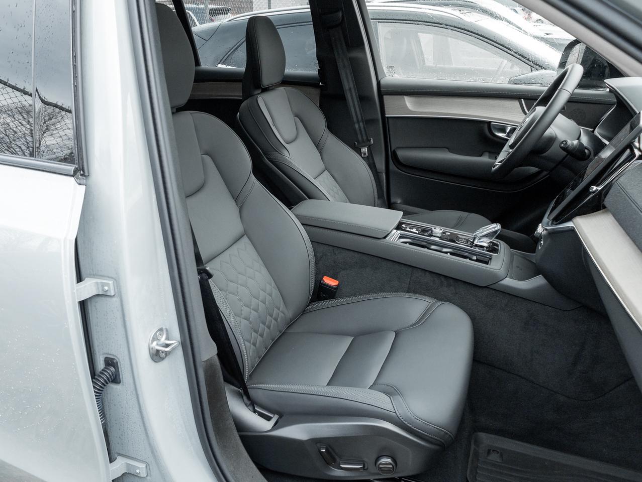 2026 Volvo XC90 B6 AWD PLUS 7-Seater  LOW MILEAGE  LIKE NEW  CPO Photo