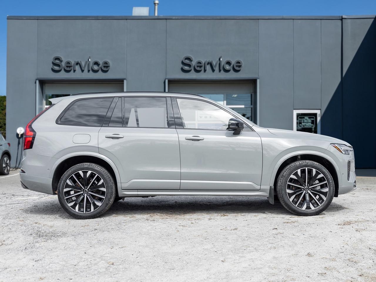 2026 Volvo XC90 B6 AWD PLUS 7-Seater  LOW MILEAGE  LIKE NEW  CPO Photo