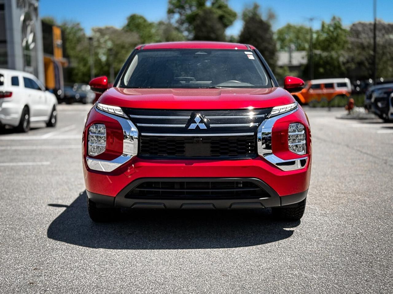 2025 Mitsubishi Outlander ES   AWD   HEATED SEATS   CARPLAY   BLINDSPOT Photo