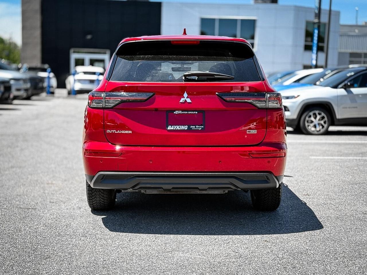 2025 Mitsubishi Outlander ES   AWD   HEATED SEATS   CARPLAY   BLINDSPOT Photo