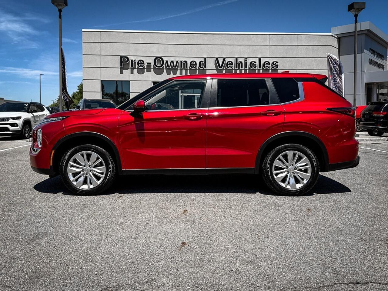 2025 Mitsubishi Outlander ES   AWD   HEATED SEATS   CARPLAY   BLINDSPOT Photo