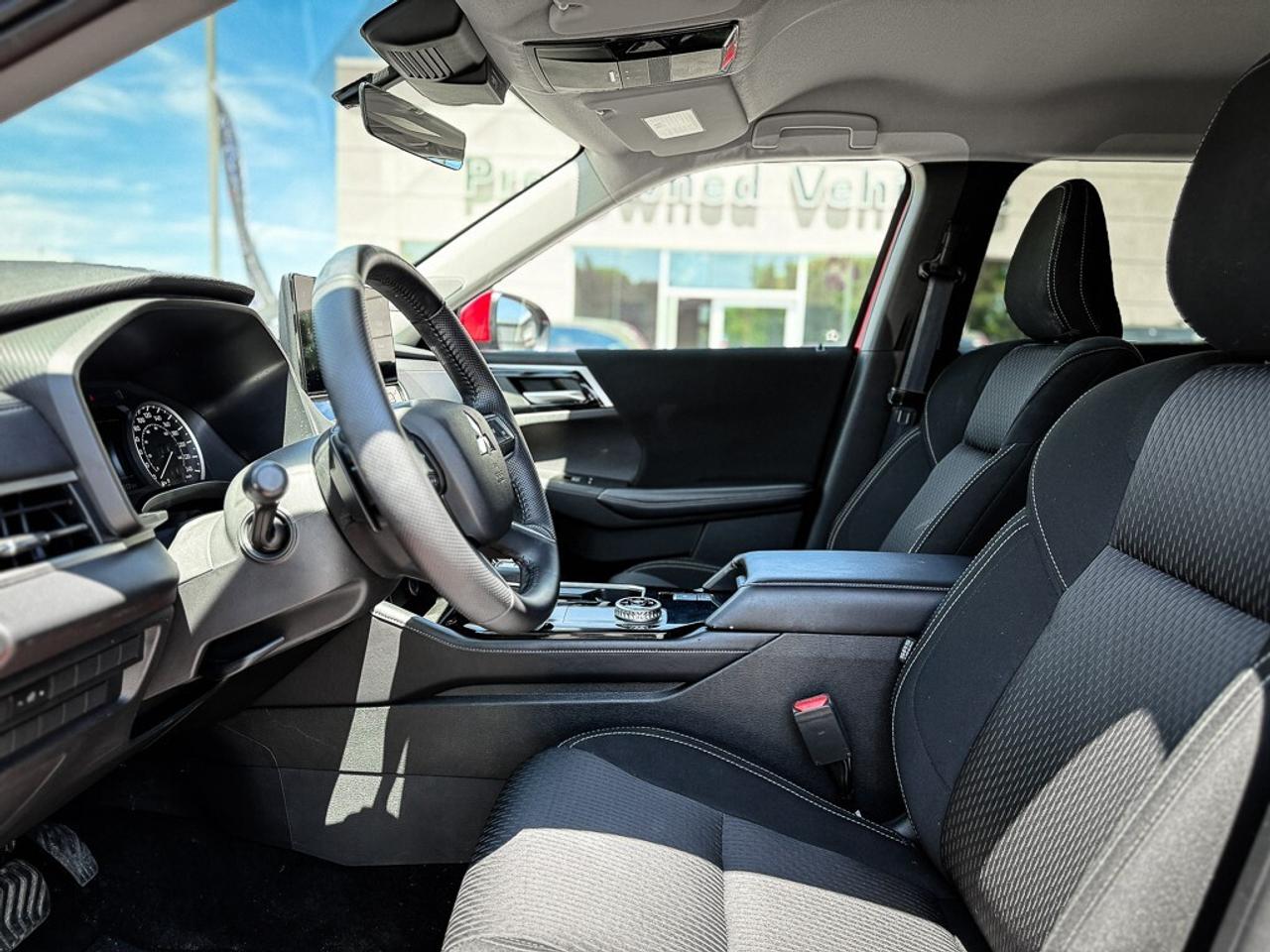 2025 Mitsubishi Outlander ES   AWD   HEATED SEATS   CARPLAY   BLINDSPOT Photo