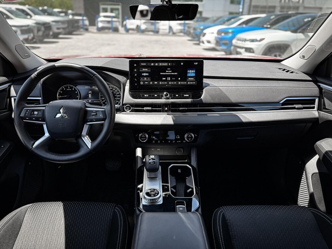 2025 Mitsubishi Outlander ES   AWD   HEATED SEATS   CARPLAY   BLINDSPOT Photo