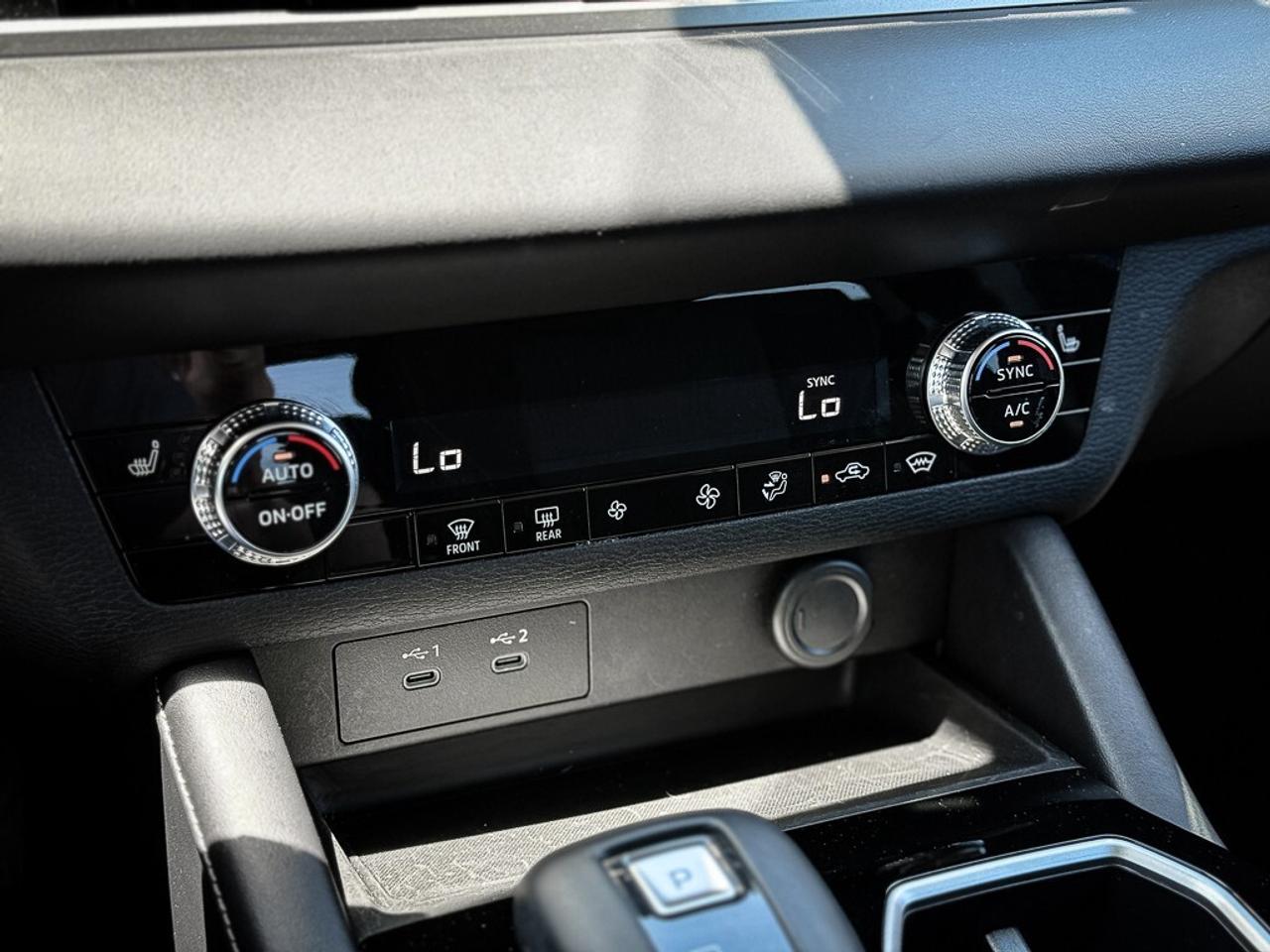 2025 Mitsubishi Outlander ES   AWD   HEATED SEATS   CARPLAY   BLINDSPOT Photo