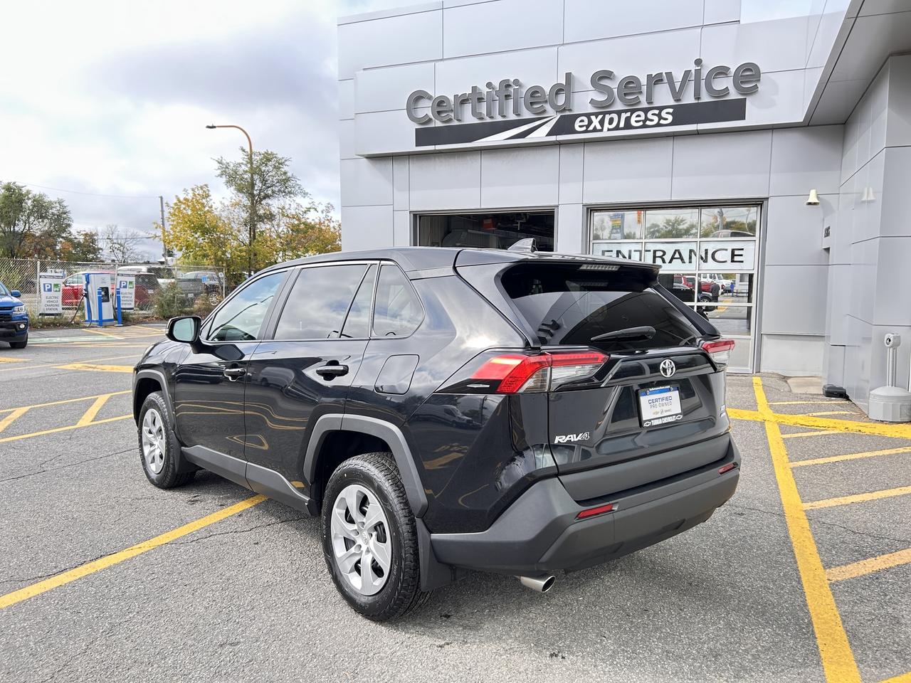 2023 Toyota RAV4 LE Photo
