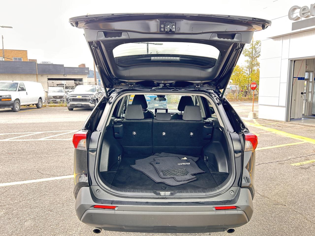 2023 Toyota RAV4 LE Photo