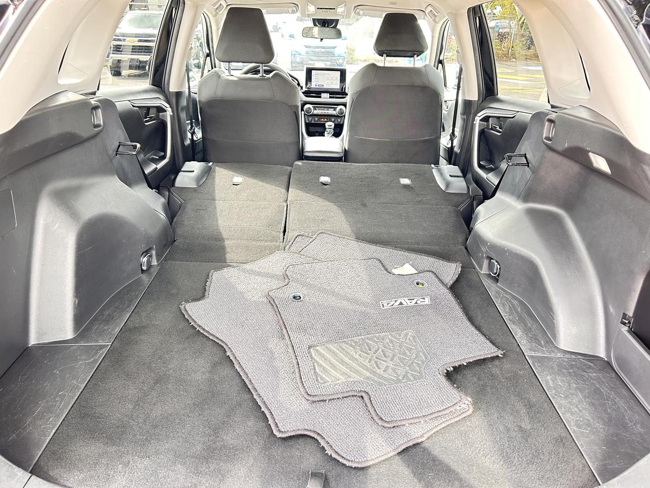 2023 Toyota RAV4 LE Photo