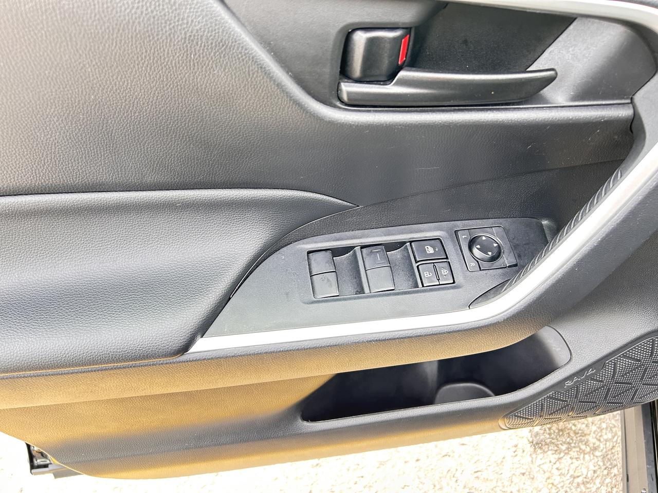2023 Toyota RAV4 LE Photo