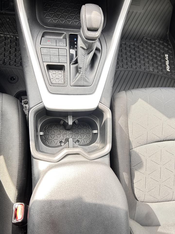2023 Toyota RAV4 LE Photo