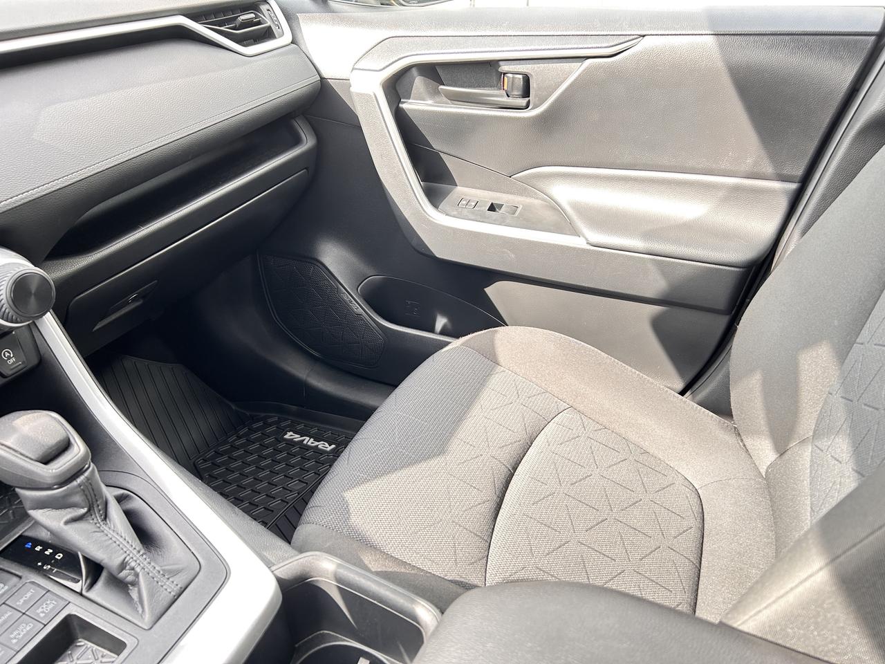 2023 Toyota RAV4 LE Photo