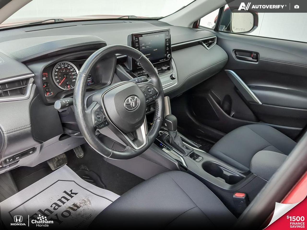 2022 Toyota Corolla Cross LE AWD Photo
