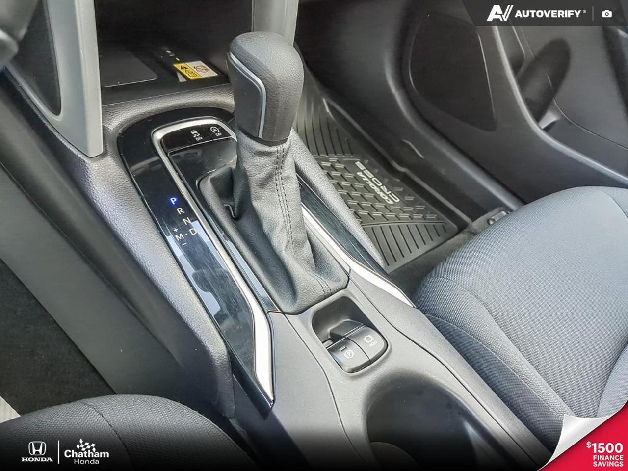 2022 Toyota Corolla Cross LE AWD Photo