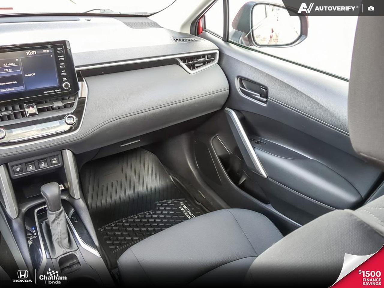 2022 Toyota Corolla Cross LE AWD Photo