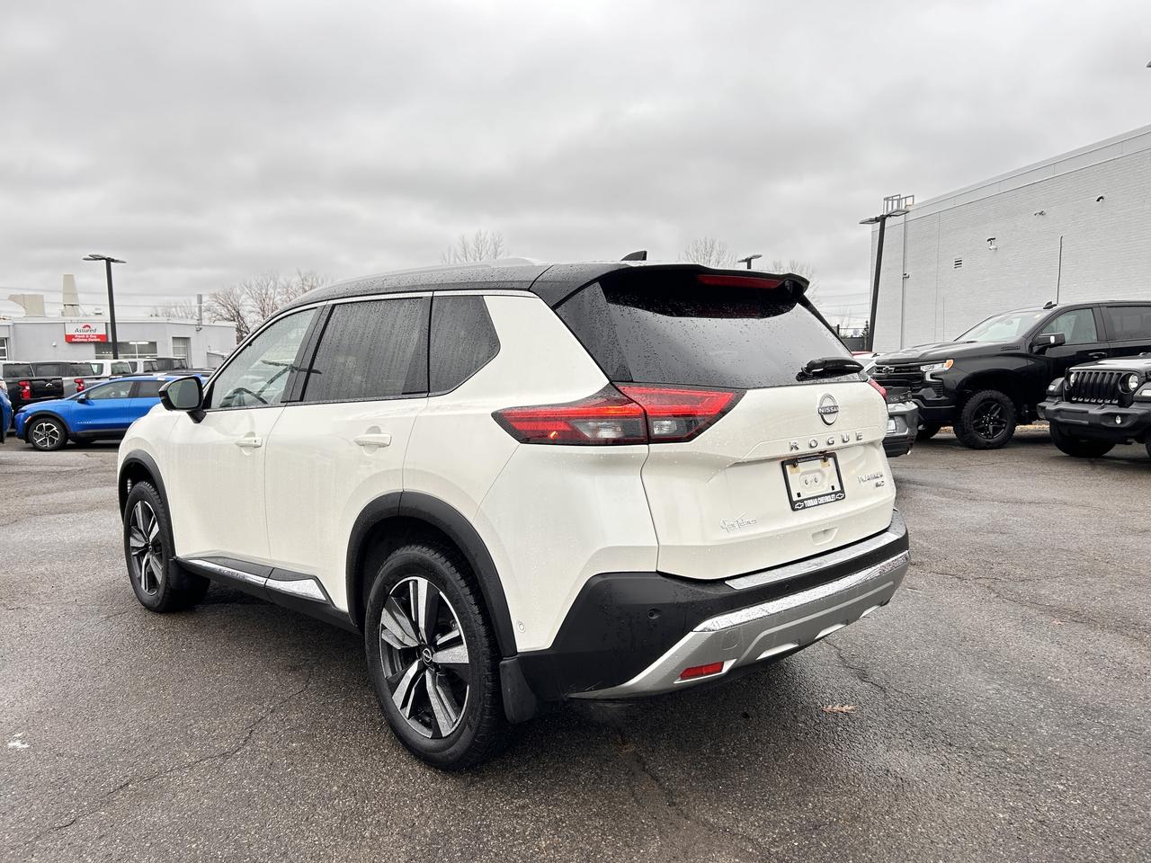 2023 Nissan Rogue Platinum Photo3