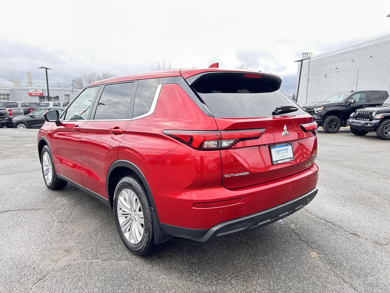 2022 Mitsubishi Outlander ES Photo