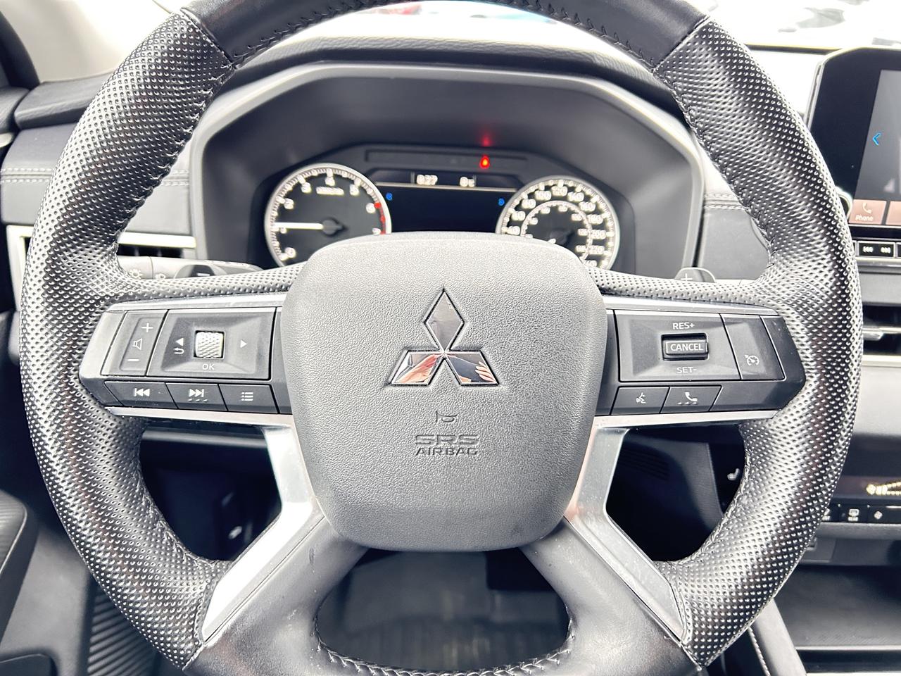 2022 Mitsubishi Outlander ES Photo