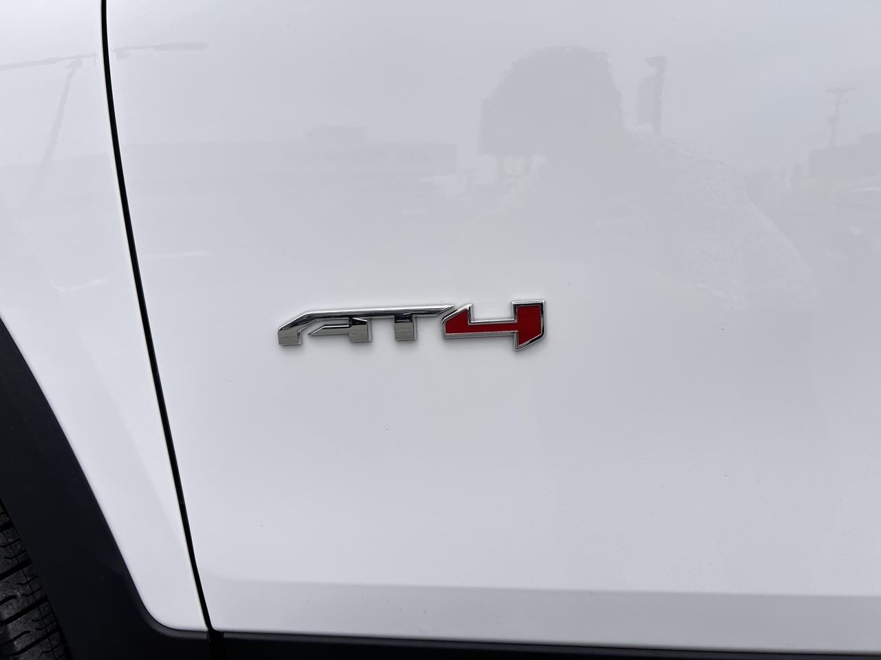 2024 GMC Terrain SLT AWD Photo4