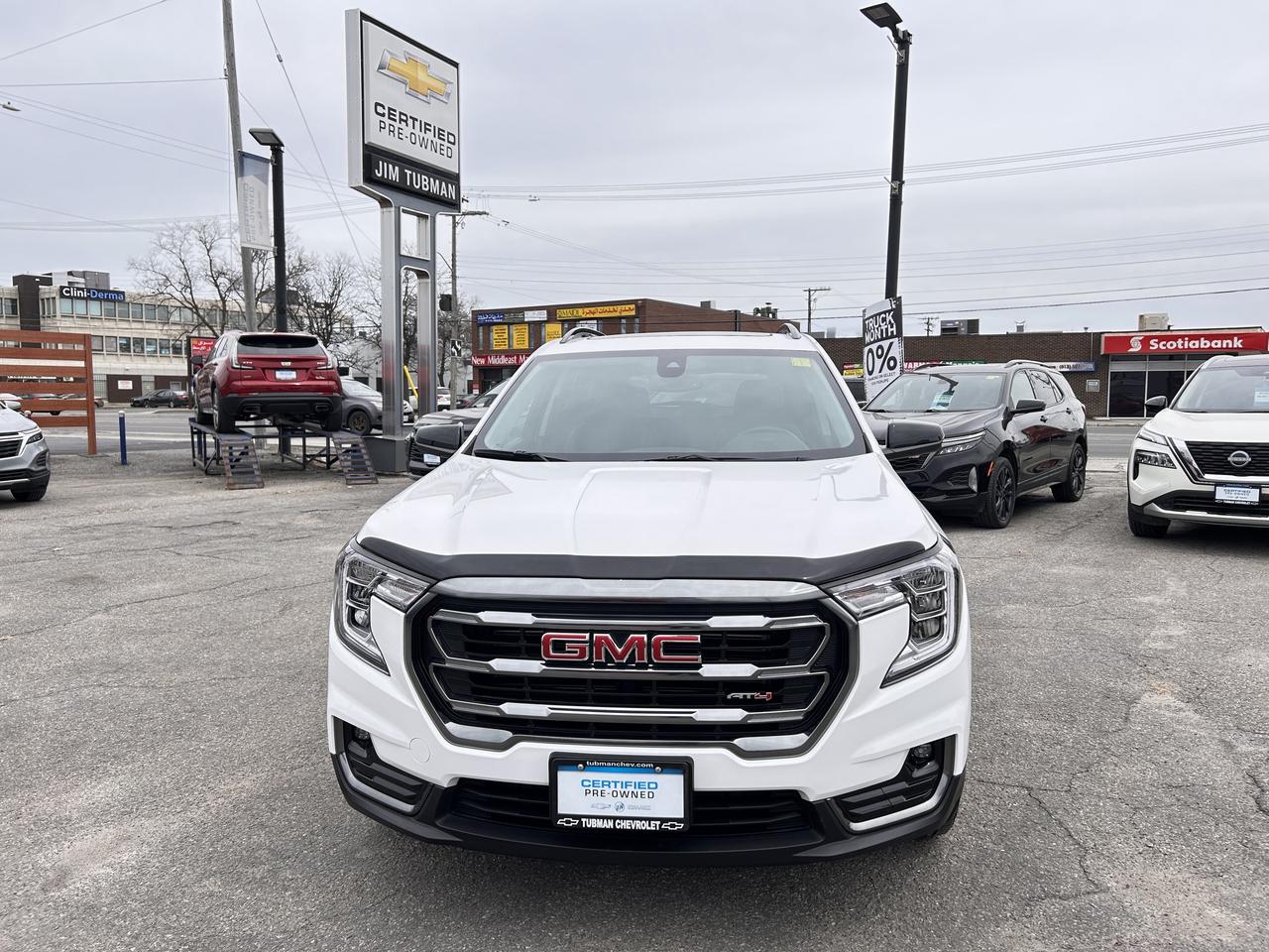 2024 GMC Terrain SLT AWD Photo2