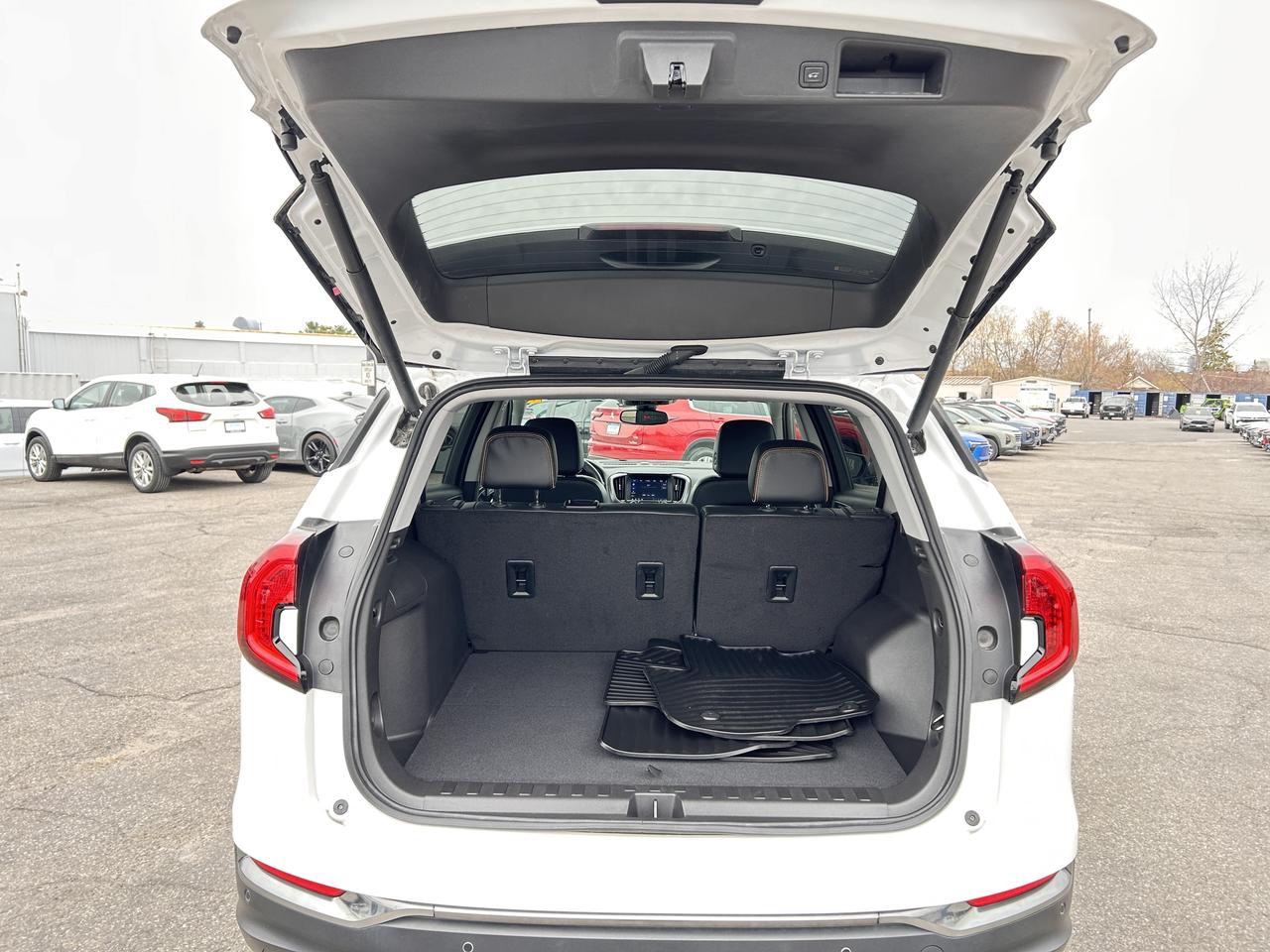 2024 GMC Terrain SLT AWD Photo