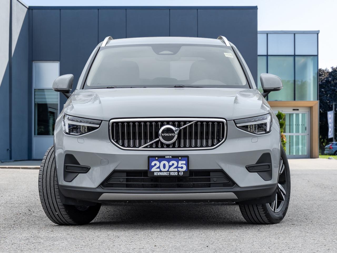 2025 Volvo XC40 B5 AWD Core GREAT VALUE  FIN RATE 3.49%* UP TO 84M Photo