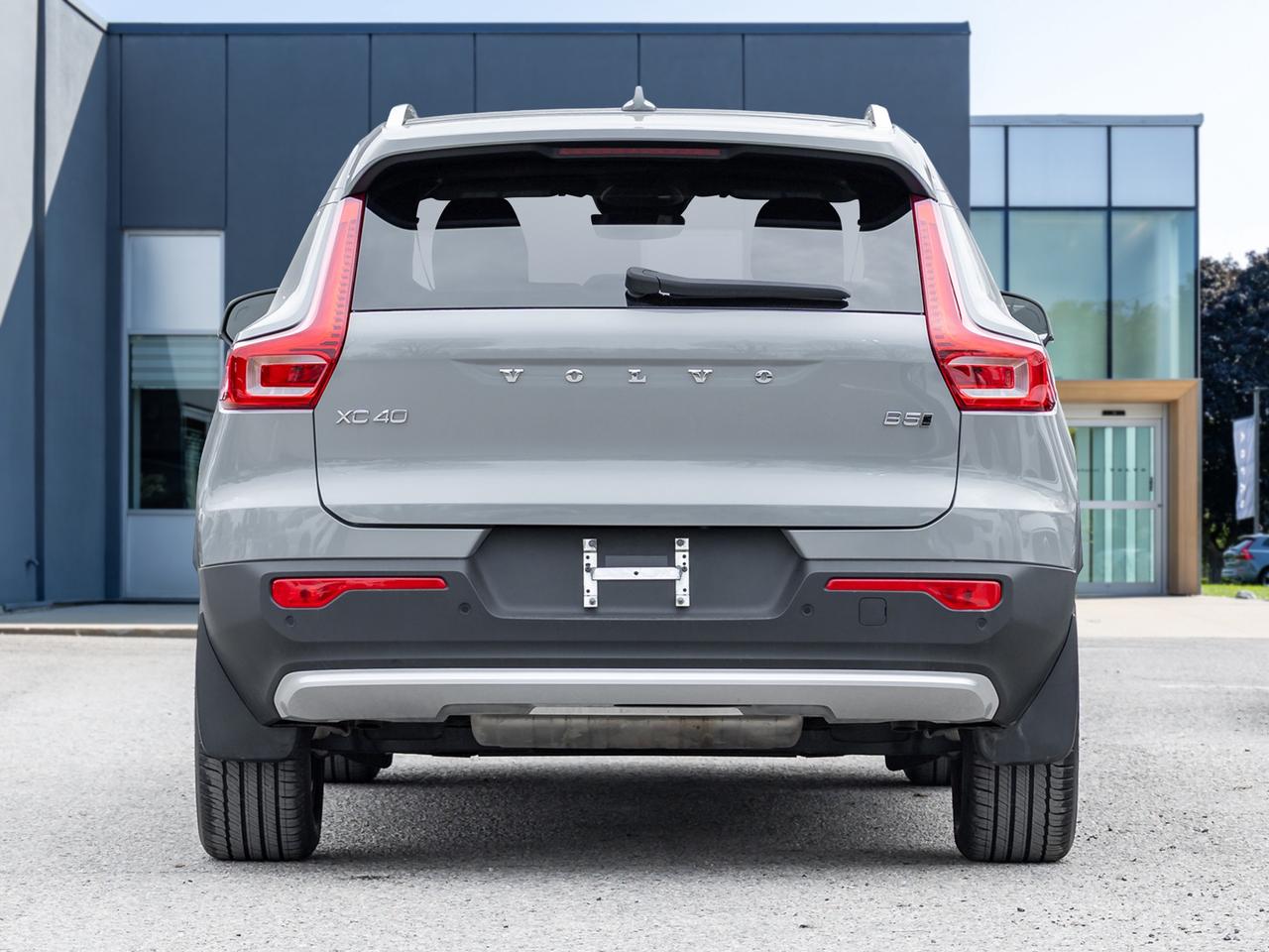 2025 Volvo XC40 B5 AWD Core GREAT VALUE  FIN RATE 3.49%* UP TO 84M Photo