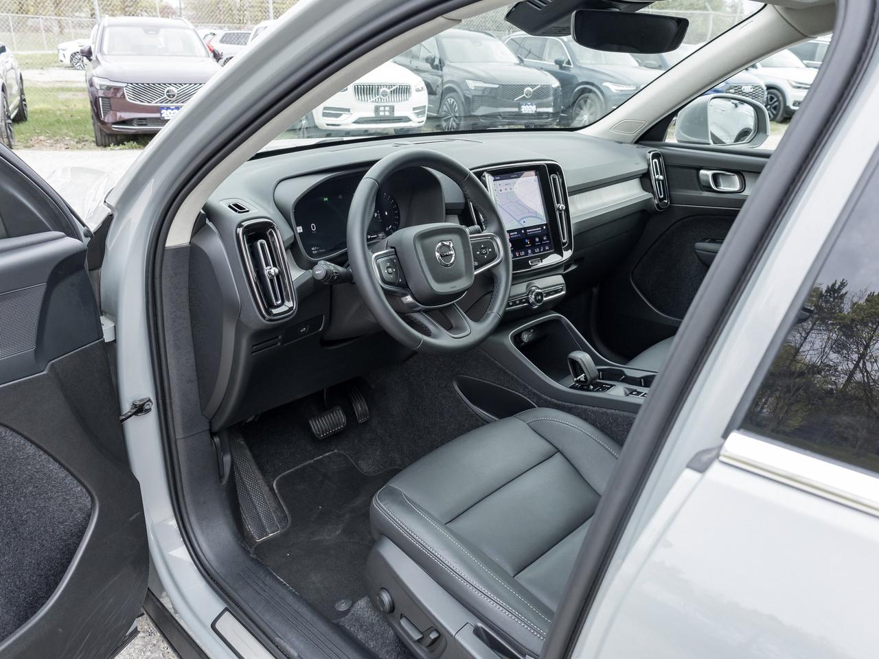 2025 Volvo XC40 B5 AWD Core GREAT VALUE  FIN RATE 3.49%* UP TO 84M Photo