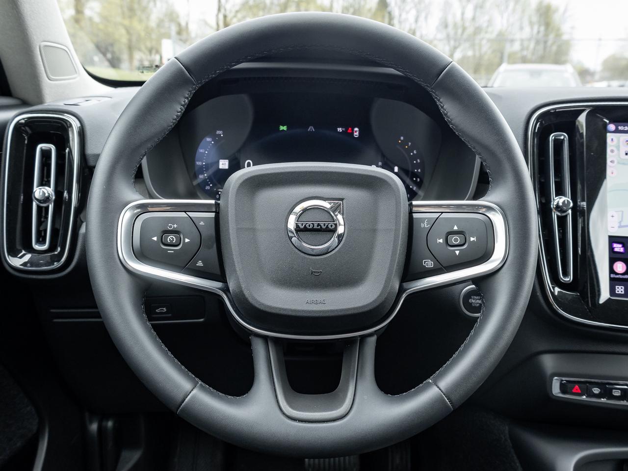 2025 Volvo XC40 B5 AWD Core GREAT VALUE  FIN RATE 3.49%* UP TO 84M Photo