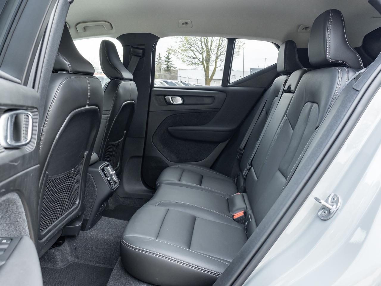 2025 Volvo XC40 B5 AWD Core GREAT VALUE  FIN RATE 3.49%* UP TO 84M Photo