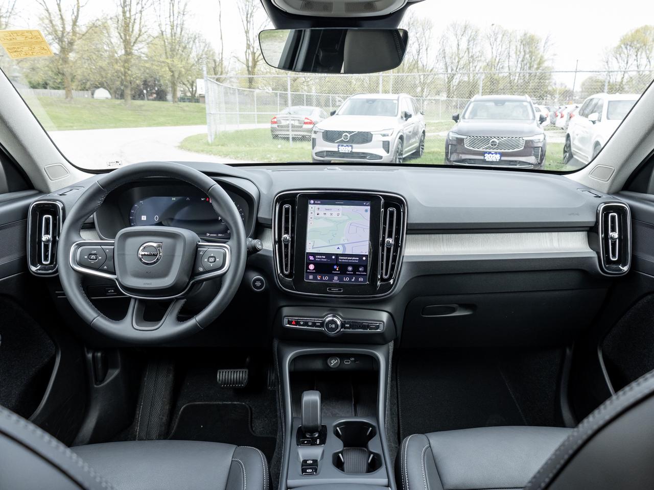 2025 Volvo XC40 B5 AWD Core GREAT VALUE  FIN RATE 3.49%* UP TO 84M Photo