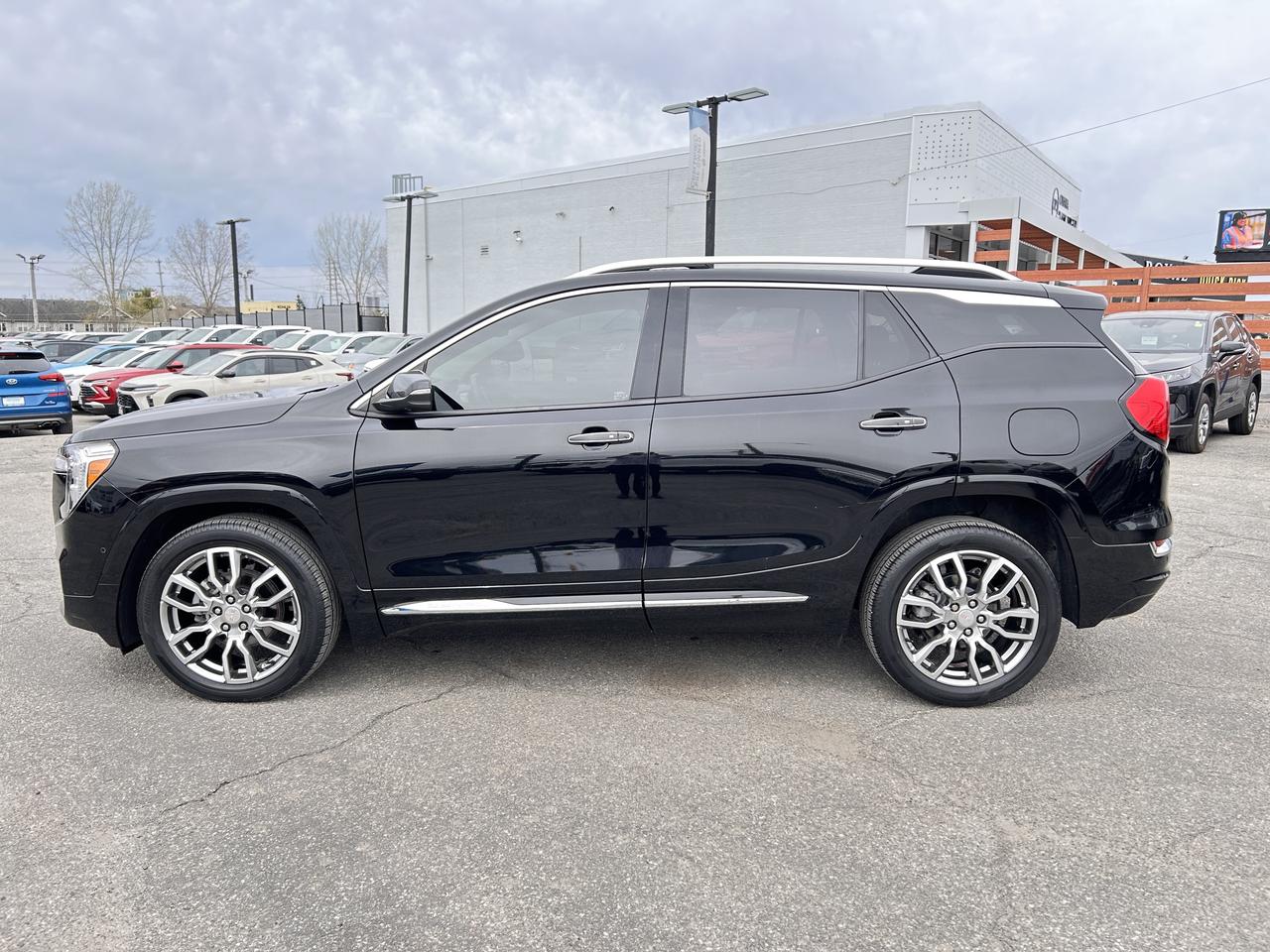 2022 GMC Terrain DENALI AWD Photo2