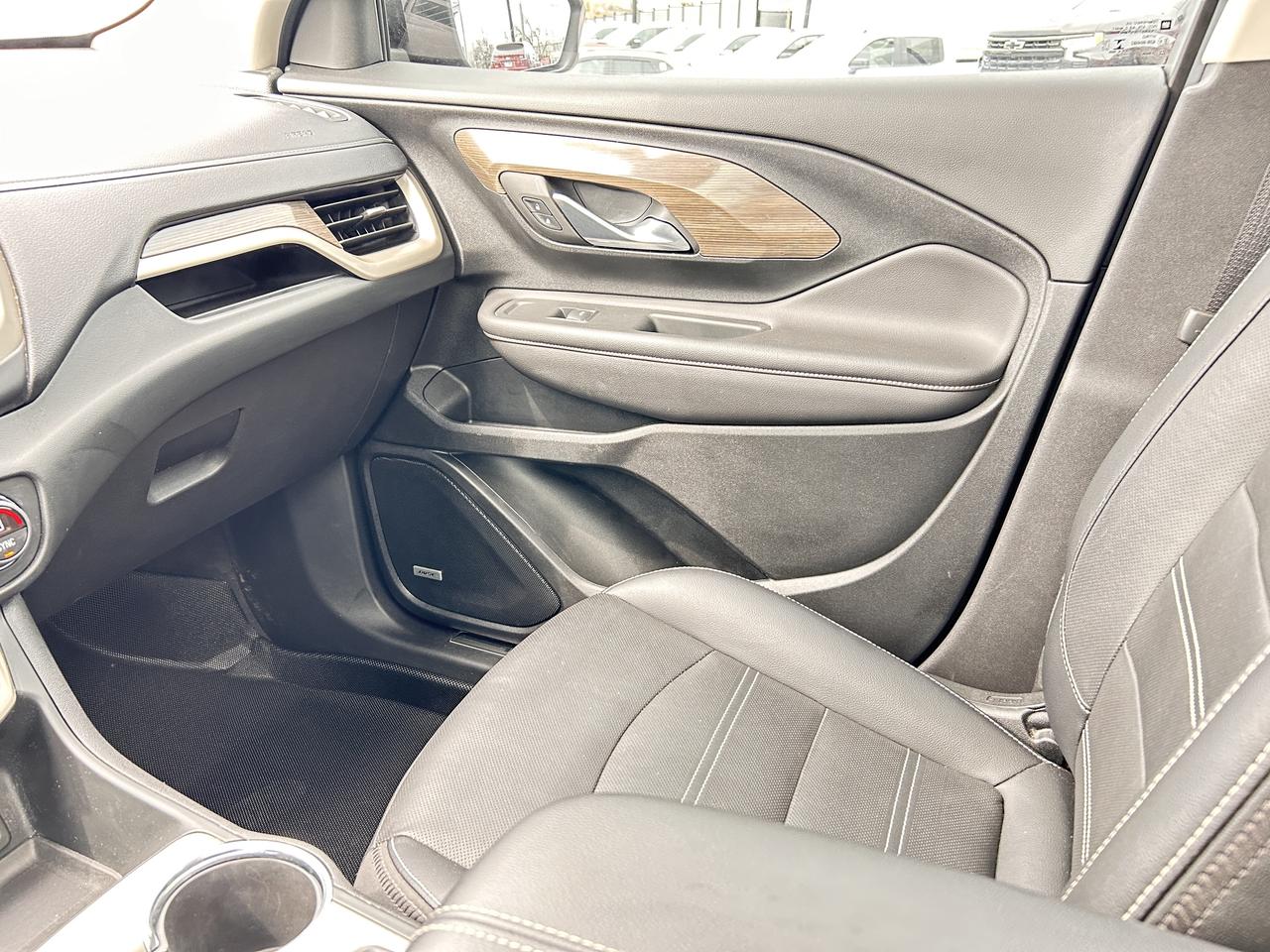 2022 GMC Terrain DENALI AWD Photo