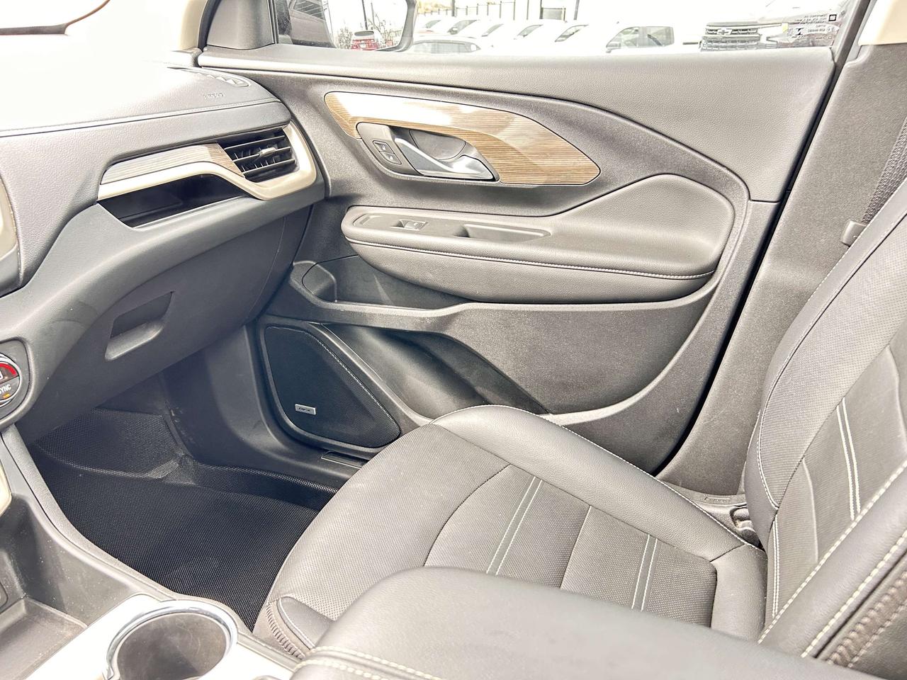 2022 GMC Terrain DENALI AWD Photo