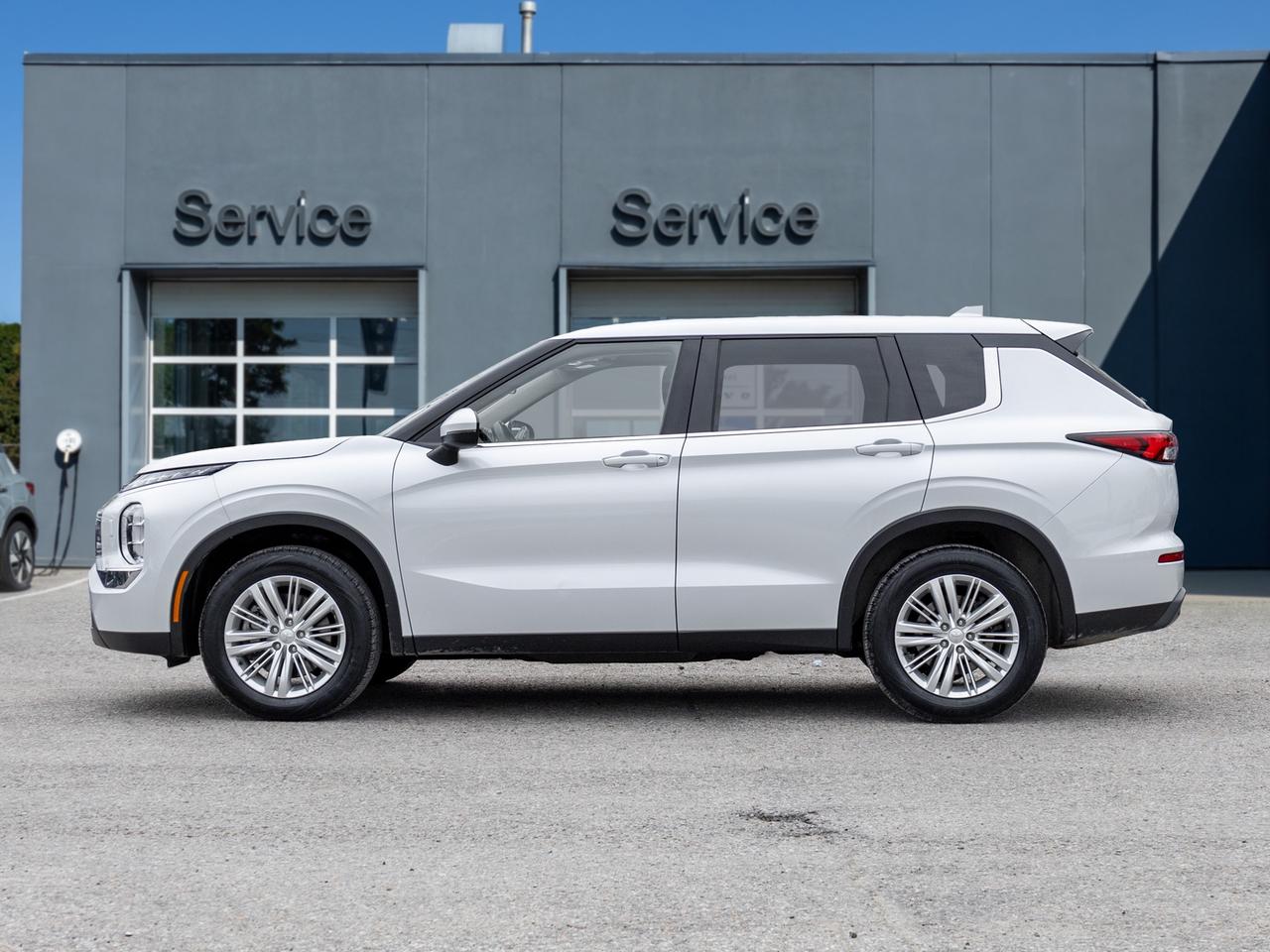 2023 Mitsubishi Outlander ES S-AWC CPO FINANCE RATES FOR AS LOW AS 0.90% Photo