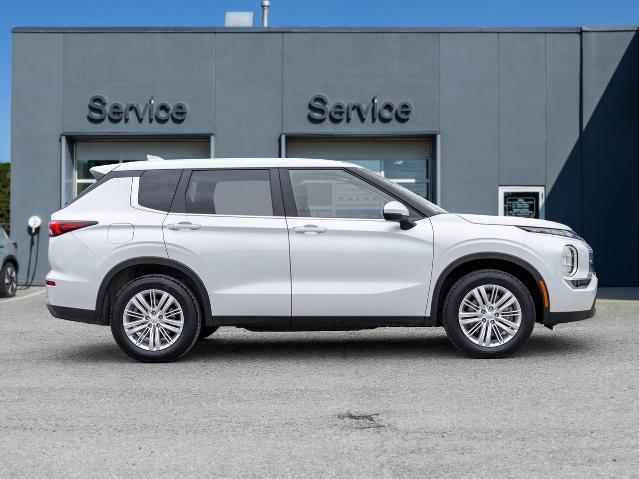 2023 Mitsubishi Outlander ES S-AWC CPO FINANCE RATES FOR AS LOW AS 0.90% Photo