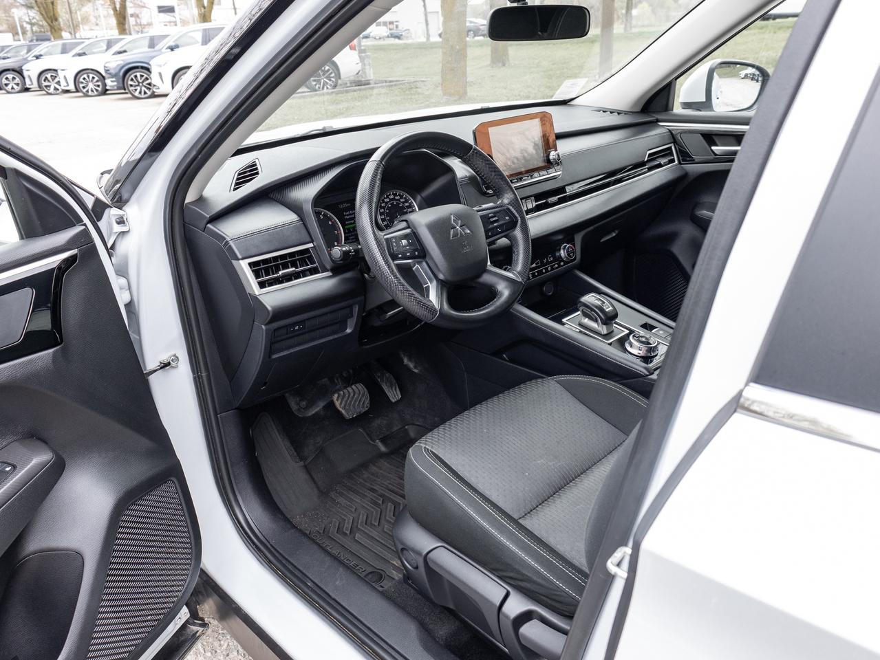 2023 Mitsubishi Outlander ES S-AWC CPO FINANCE RATES FOR AS LOW AS 0.90% Photo