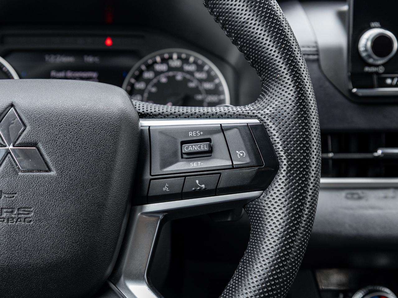 2023 Mitsubishi Outlander ES S-AWC CPO FINANCE RATES FOR AS LOW AS 0.90% Photo