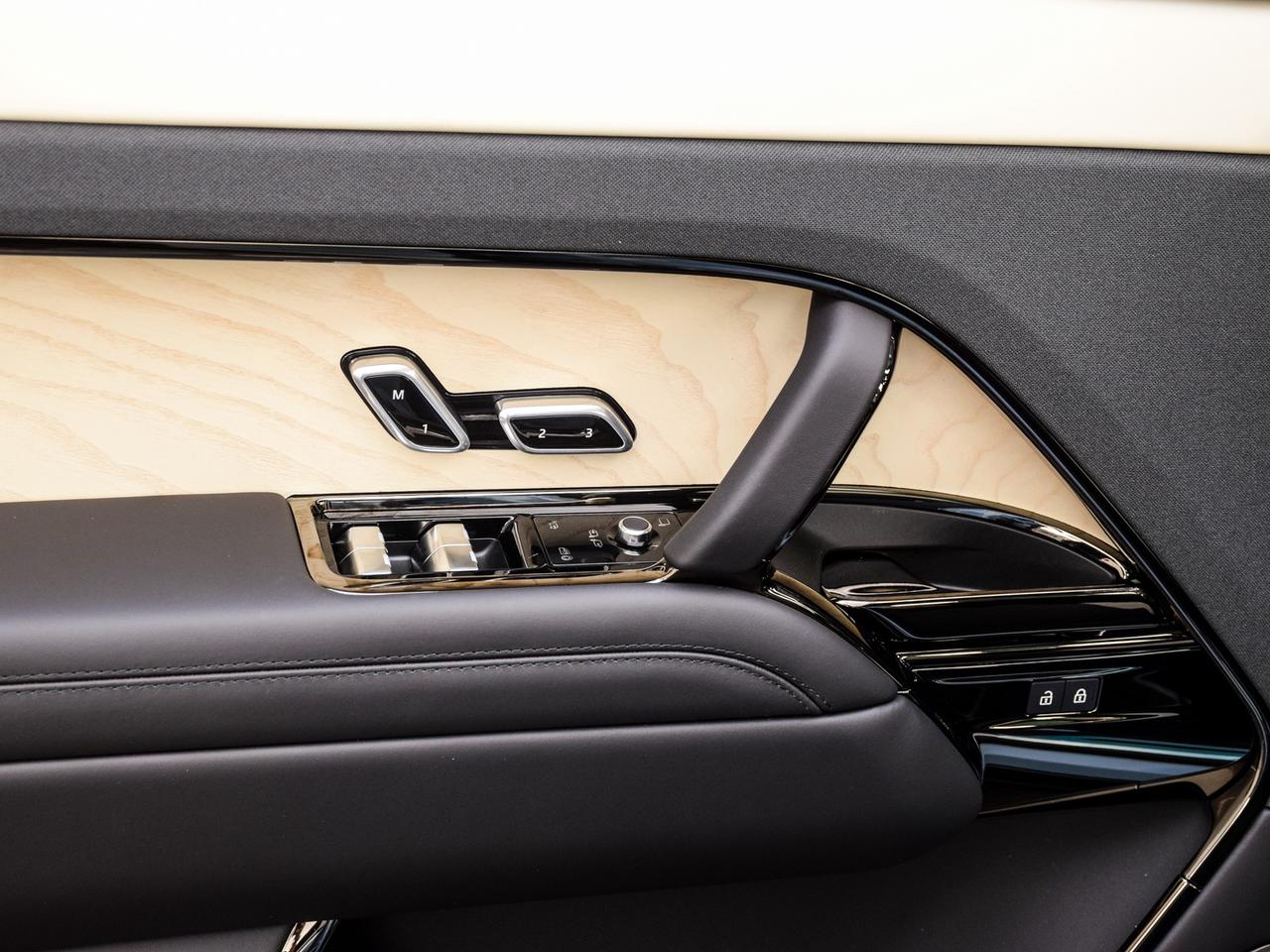 2025 Land Rover Range Rover Sport SV Edition Two Photo