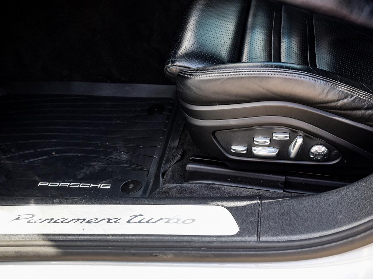 2017 Porsche Panamera Turbo Photo