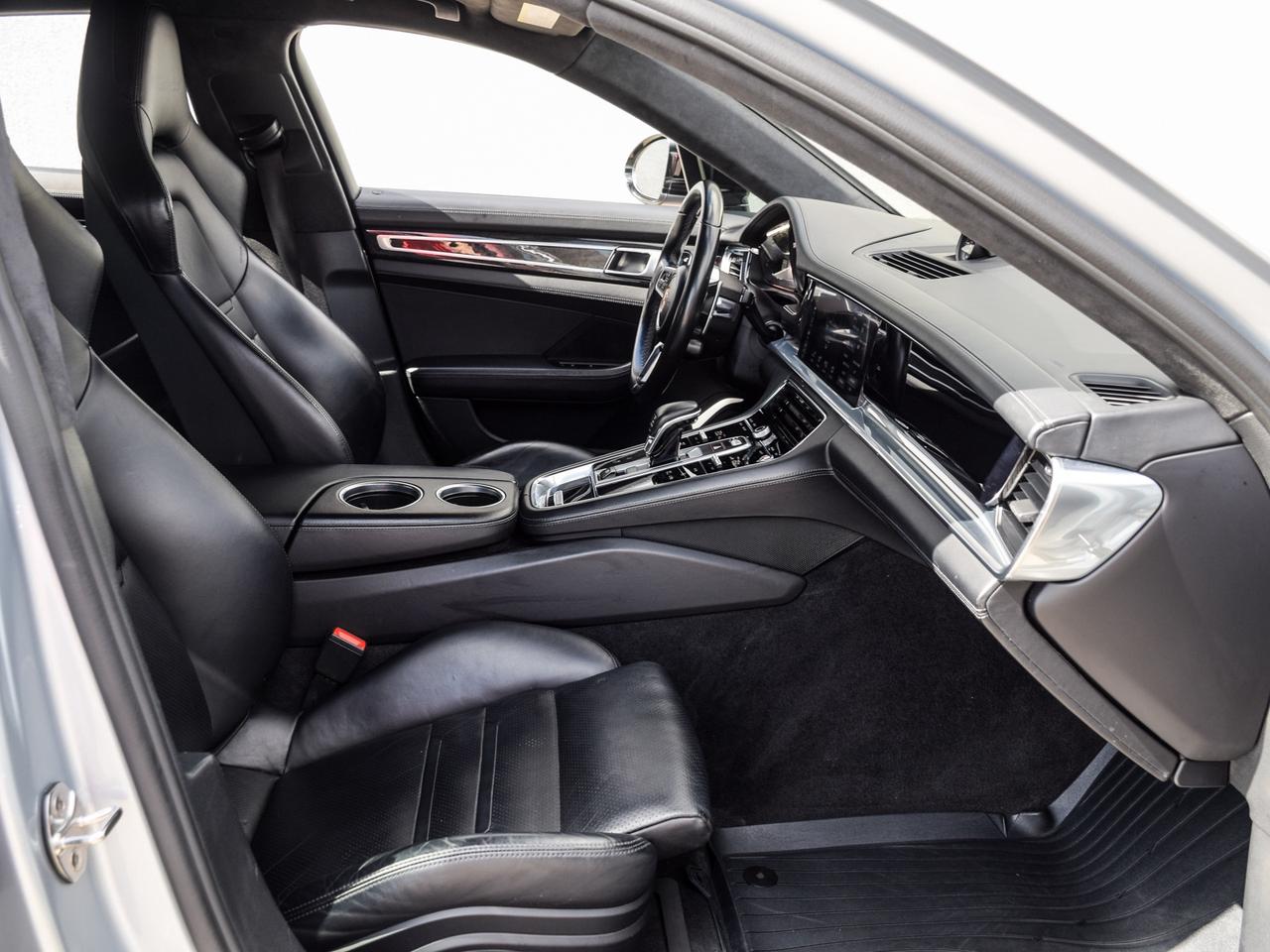 2017 Porsche Panamera Turbo Photo