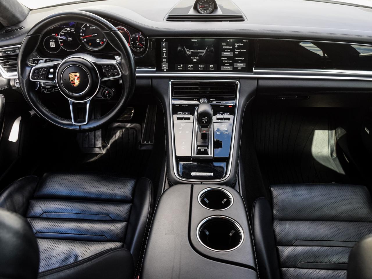 2017 Porsche Panamera Turbo Photo