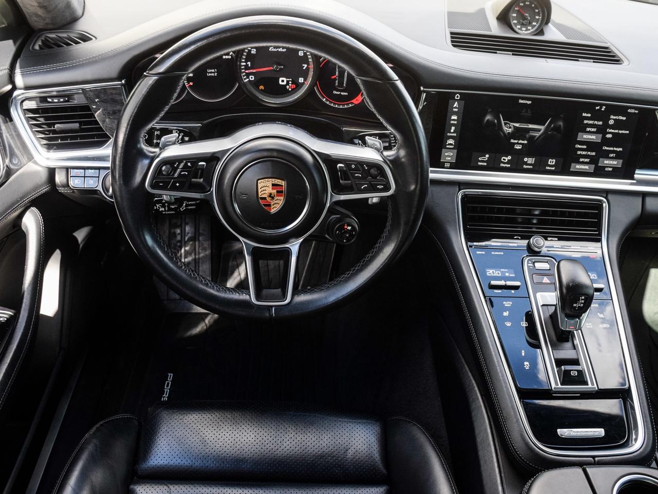 2017 Porsche Panamera Turbo Photo