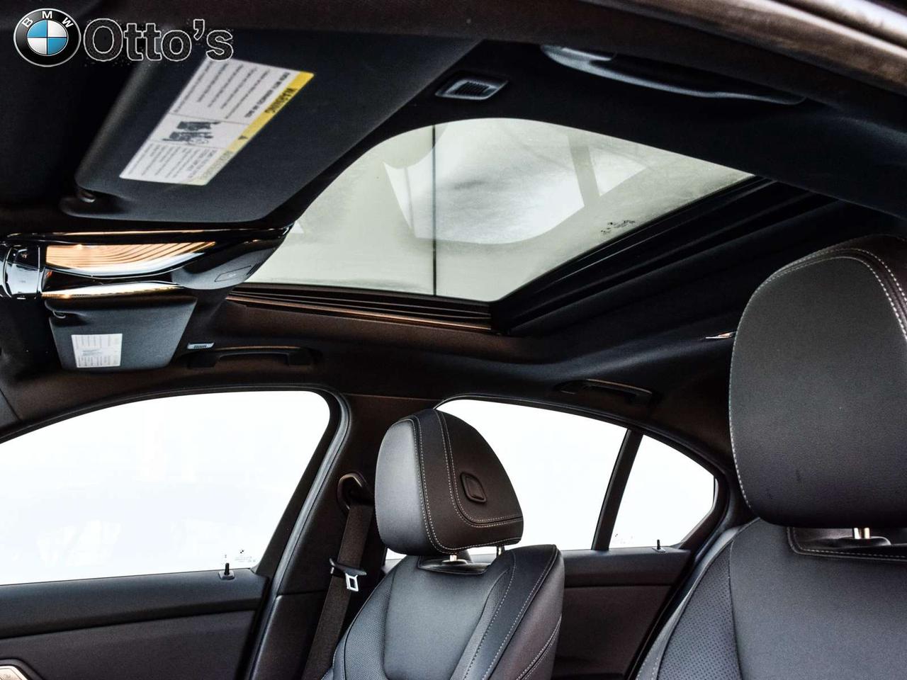 2023 BMW 3 Series xDrive Sedan Photo