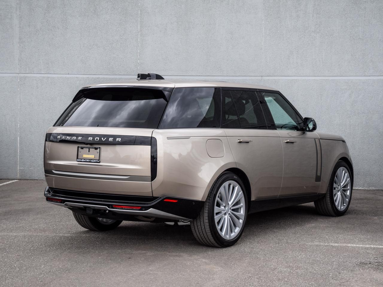 2025 Land Rover Range Rover P400 SE SWB Photo