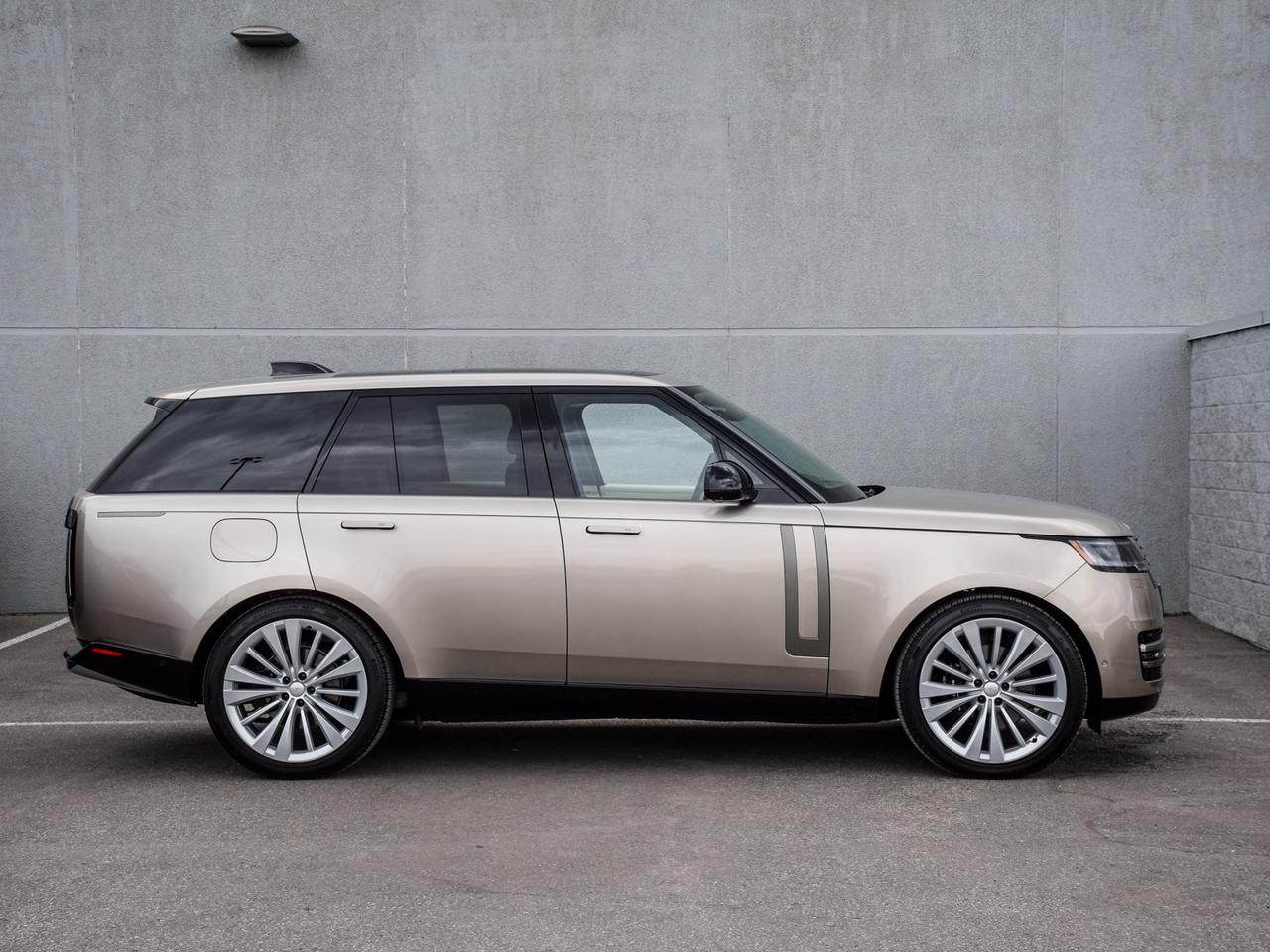 2025 Land Rover Range Rover P400 SE SWB Photo