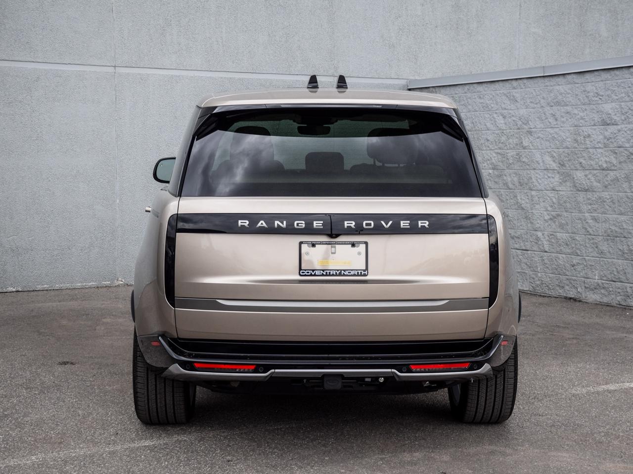 2025 Land Rover Range Rover P400 SE SWB Photo