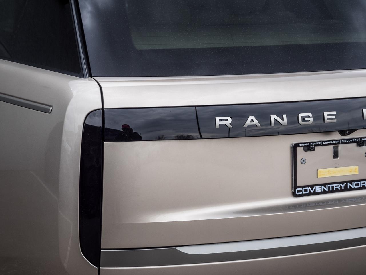 2025 Land Rover Range Rover P400 SE SWB Photo