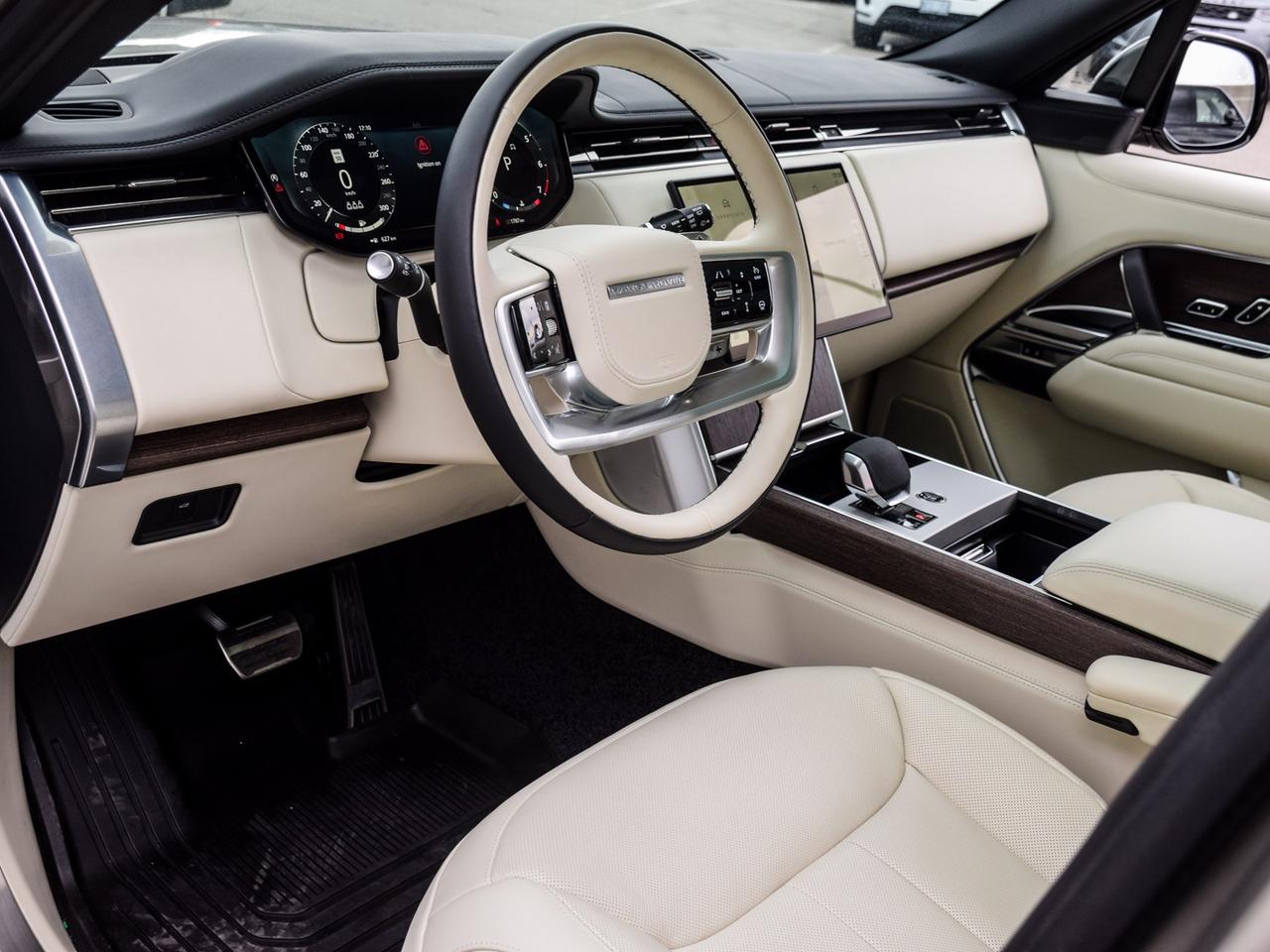2025 Land Rover Range Rover P400 SE SWB Photo