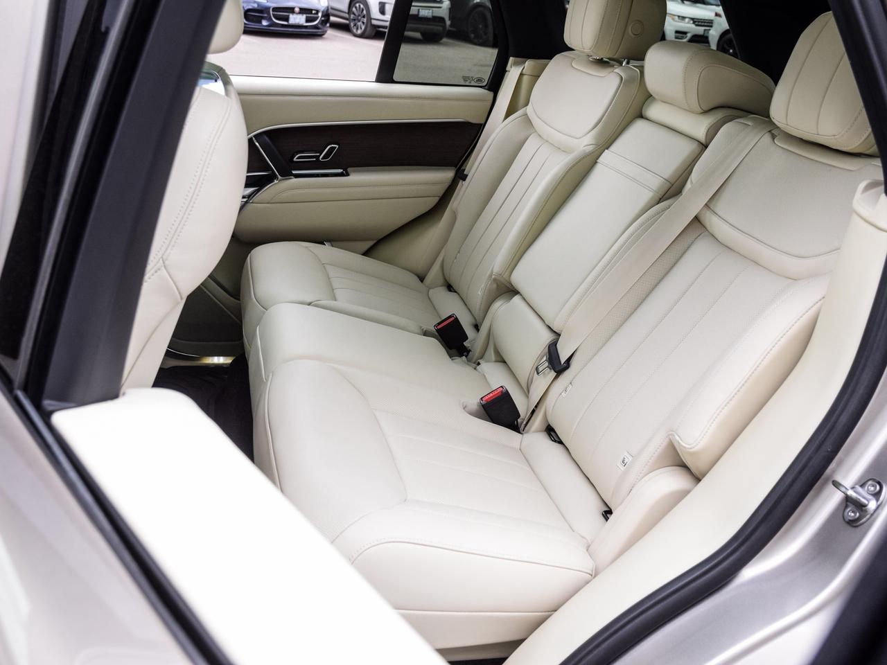 2025 Land Rover Range Rover P400 SE SWB Photo
