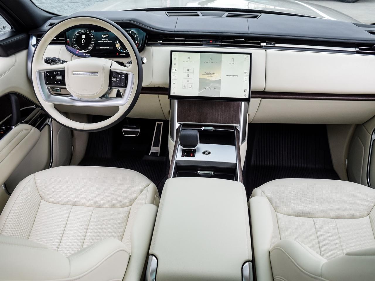2025 Land Rover Range Rover P400 SE SWB Photo