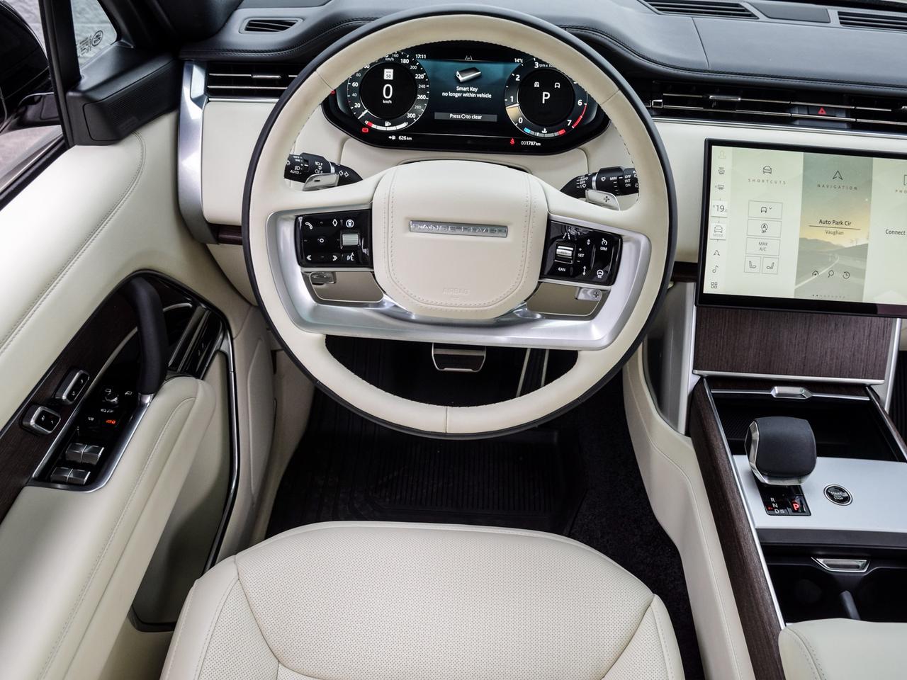 2025 Land Rover Range Rover P400 SE SWB Photo